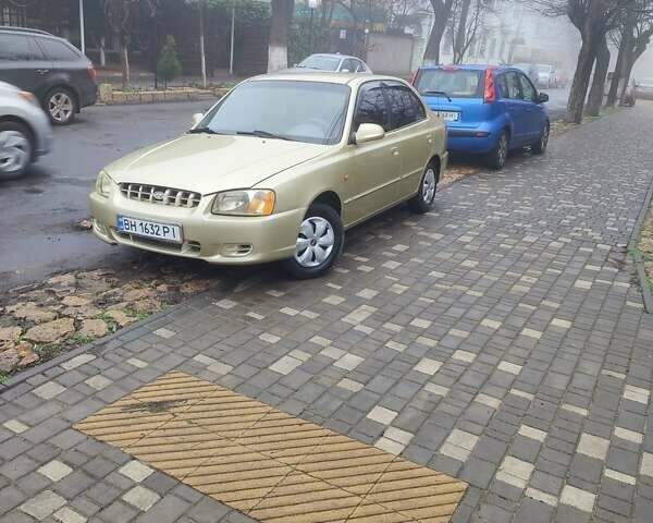 Желтый Хендай Акцент, объемом двигателя 1.34 л и пробегом 350 тыс. км за 2600 $, фото 1 на Automoto.ua