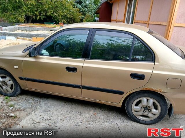 Желтый Хендай Акцент, объемом двигателя 1.5 л и пробегом 361 тыс. км за 1800 $, фото 2 на Automoto.ua