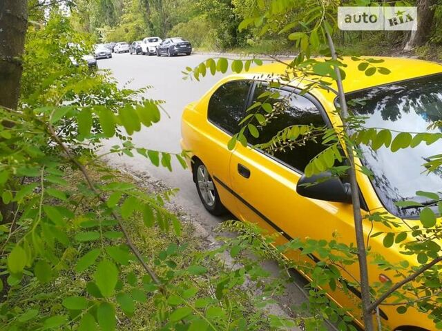 Желтый Хендай Акцент, объемом двигателя 0 л и пробегом 337 тыс. км за 2500 $, фото 2 на Automoto.ua