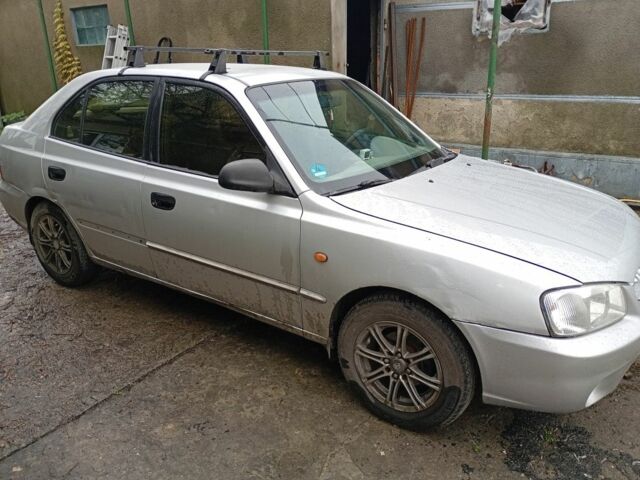 Серый Хендай Акцент, объемом двигателя 1.3 л и пробегом 440 тыс. км за 2500 $, фото 2 на Automoto.ua