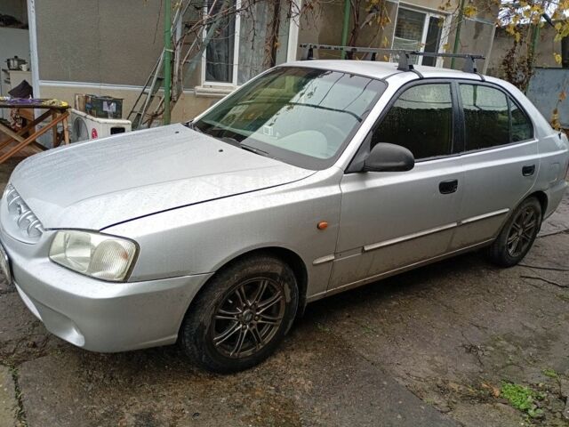 Серый Хендай Акцент, объемом двигателя 1.3 л и пробегом 440 тыс. км за 2500 $, фото 1 на Automoto.ua