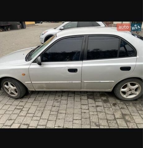 Серый Хендай Акцент, объемом двигателя 1.3 л и пробегом 180 тыс. км за 1999 $, фото 5 на Automoto.ua