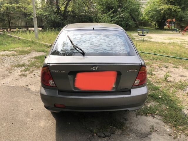 Серый Хендай Акцент, объемом двигателя 1.3 л и пробегом 280 тыс. км за 1100 $, фото 2 на Automoto.ua