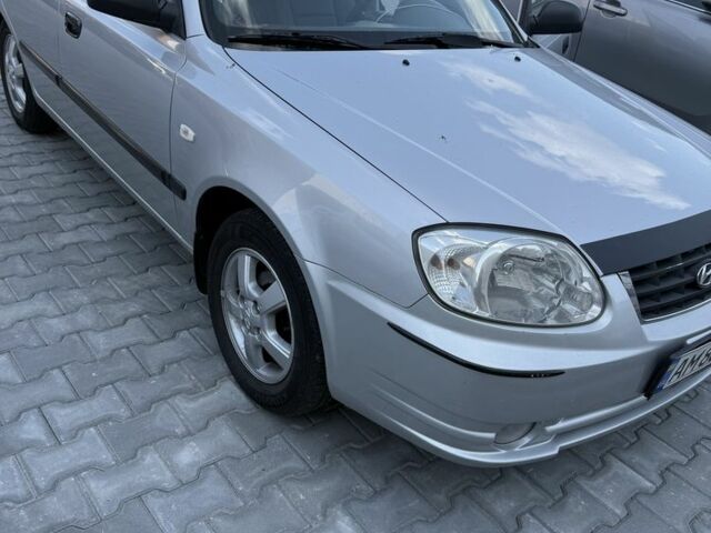 Серый Хендай Акцент, объемом двигателя 1.5 л и пробегом 260 тыс. км за 3300 $, фото 1 на Automoto.ua