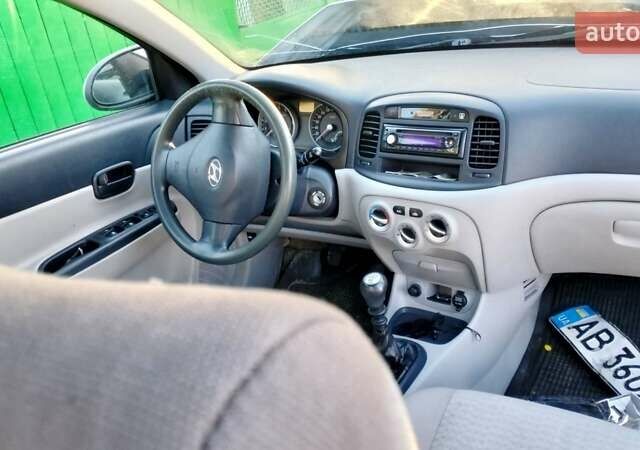 Серый Хендай Акцент, объемом двигателя 1.4 л и пробегом 162 тыс. км за 2200 $, фото 3 на Automoto.ua