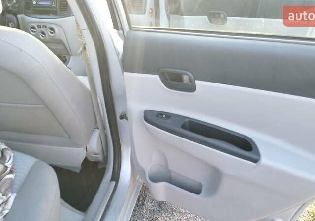 Серый Хендай Акцент, объемом двигателя 1.4 л и пробегом 162 тыс. км за 2200 $, фото 5 на Automoto.ua