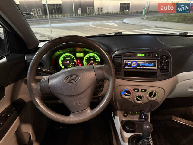 Серый Хендай Акцент, объемом двигателя 1.49 л и пробегом 280 тыс. км за 3800 $, фото 9 на Automoto.ua
