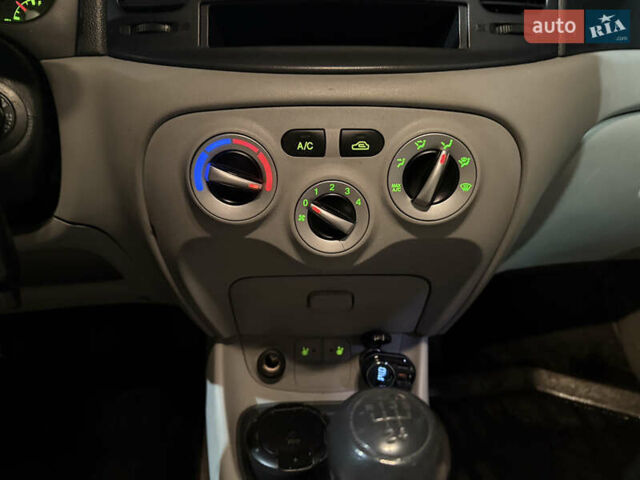 Серый Хендай Акцент, объемом двигателя 1.49 л и пробегом 280 тыс. км за 3800 $, фото 11 на Automoto.ua