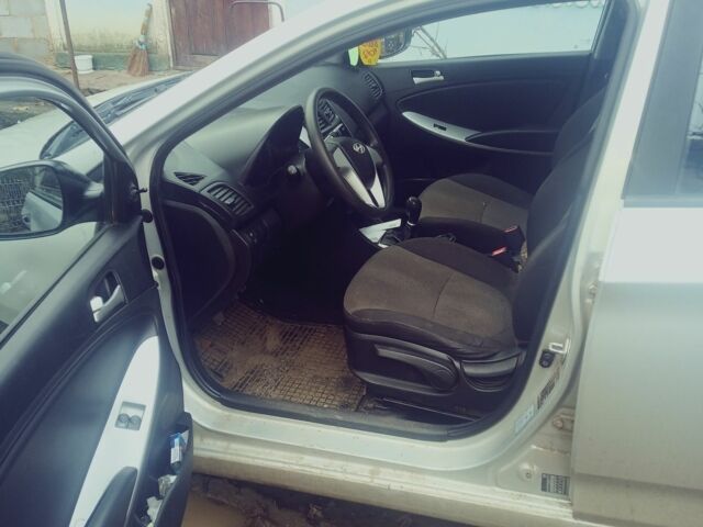 Серый Хендай Акцент, объемом двигателя 1.4 л и пробегом 173 тыс. км за 6500 $, фото 5 на Automoto.ua