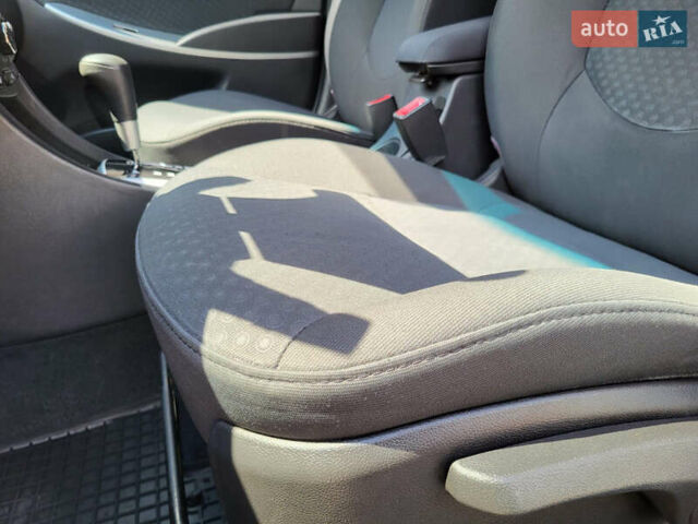 Сірий Хендай Акцент, об'ємом двигуна 1.59 л та пробігом 92 тис. км за 8500 $, фото 5 на Automoto.ua