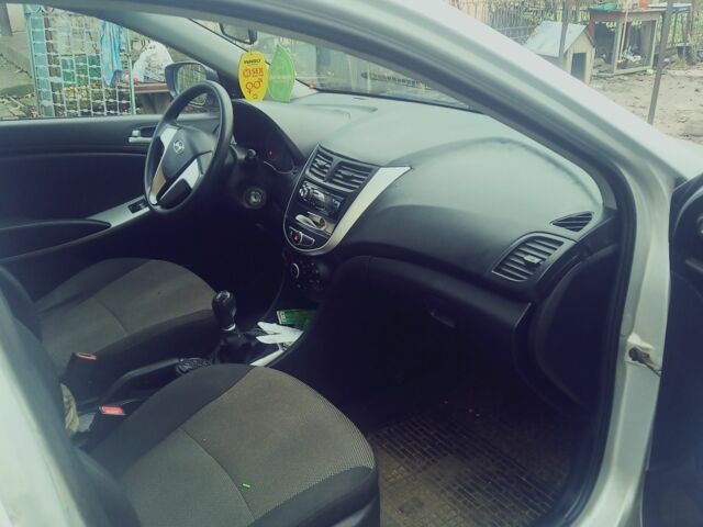 Серый Хендай Акцент, объемом двигателя 1.4 л и пробегом 173 тыс. км за 6500 $, фото 6 на Automoto.ua