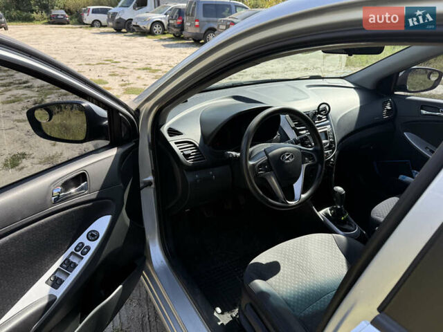 Серый Хендай Акцент, объемом двигателя 1.4 л и пробегом 205 тыс. км за 6500 $, фото 8 на Automoto.ua