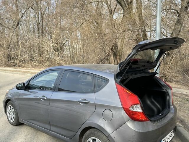 Серый Хендай Акцент, объемом двигателя 1.6 л и пробегом 99 тыс. км за 7600 $, фото 2 на Automoto.ua