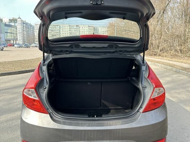 Серый Хендай Акцент, объемом двигателя 1.6 л и пробегом 99 тыс. км за 7600 $, фото 3 на Automoto.ua