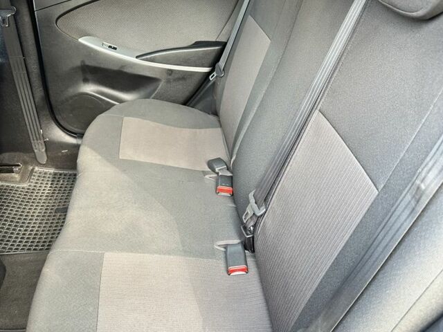 Серый Хендай Акцент, объемом двигателя 1.6 л и пробегом 99 тыс. км за 7600 $, фото 6 на Automoto.ua