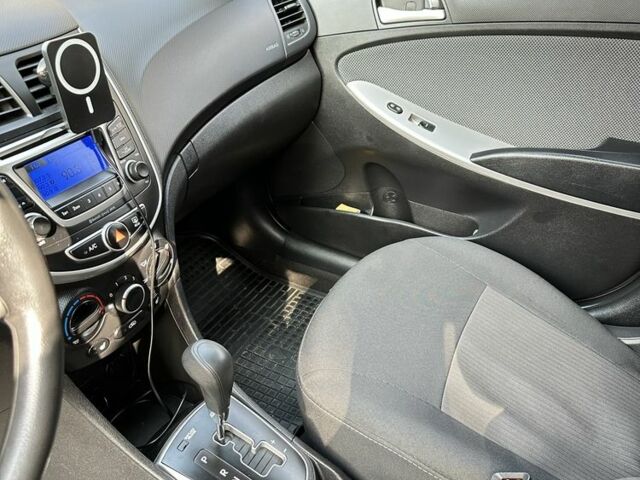 Серый Хендай Акцент, объемом двигателя 1.6 л и пробегом 99 тыс. км за 7600 $, фото 5 на Automoto.ua