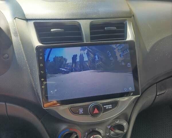 Серый Хендай Акцент, объемом двигателя 1.6 л и пробегом 200 тыс. км за 8500 $, фото 17 на Automoto.ua