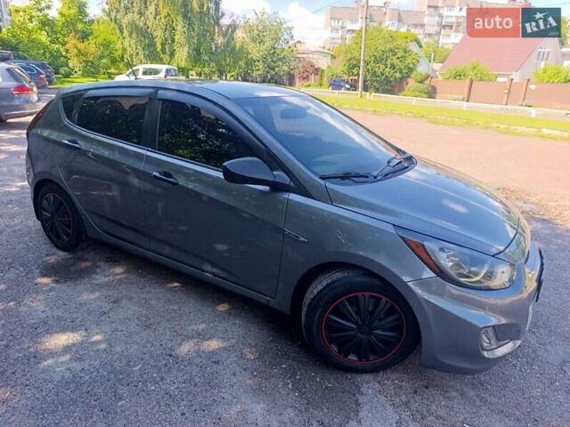 Серый Хендай Акцент, объемом двигателя 1.6 л и пробегом 200 тыс. км за 8500 $, фото 4 на Automoto.ua