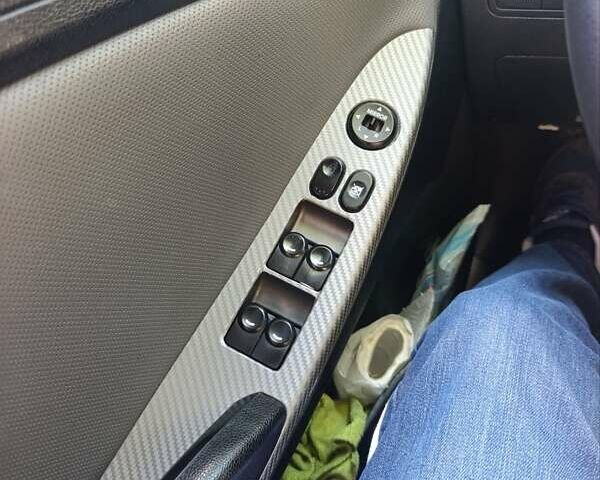 Серый Хендай Акцент, объемом двигателя 1.6 л и пробегом 200 тыс. км за 8500 $, фото 12 на Automoto.ua