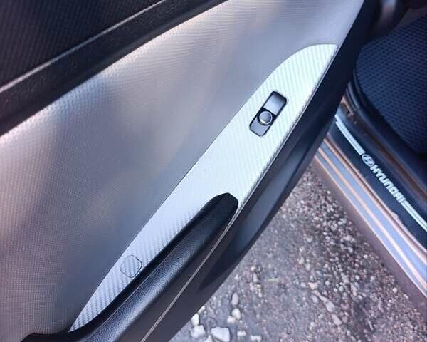 Серый Хендай Акцент, объемом двигателя 1.6 л и пробегом 200 тыс. км за 8500 $, фото 5 на Automoto.ua