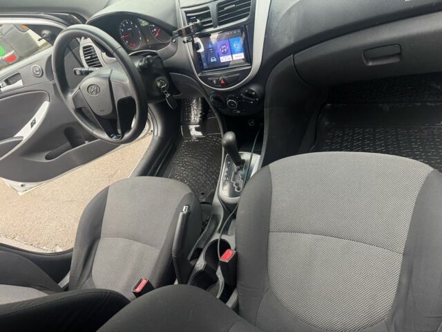 Серый Хендай Акцент, объемом двигателя 1.4 л и пробегом 300 тыс. км за 4700 $, фото 7 на Automoto.ua