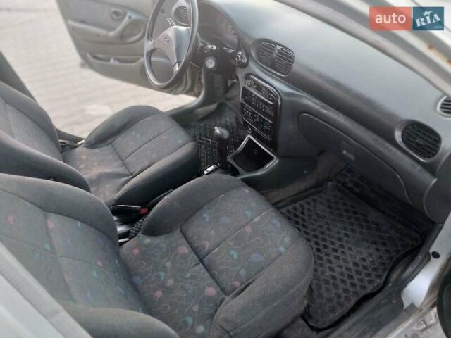 Серый Хендай Акцент, объемом двигателя 1.5 л и пробегом 330 тыс. км за 1500 $, фото 9 на Automoto.ua