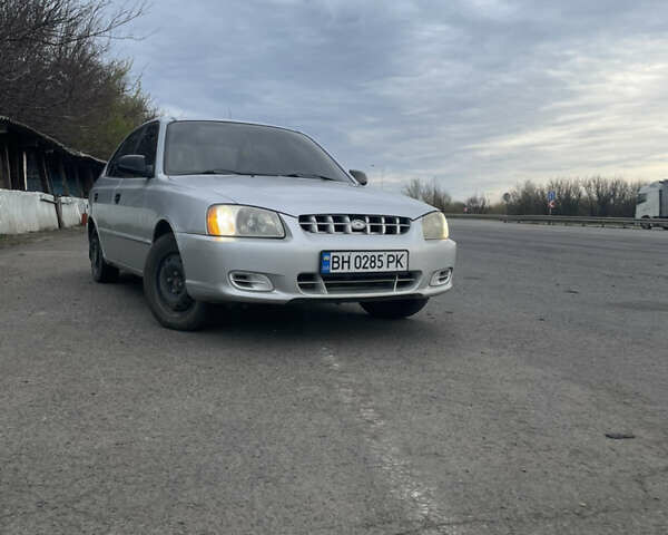 Серый Хендай Акцент, объемом двигателя 1.6 л и пробегом 200 тыс. км за 3000 $, фото 2 на Automoto.ua