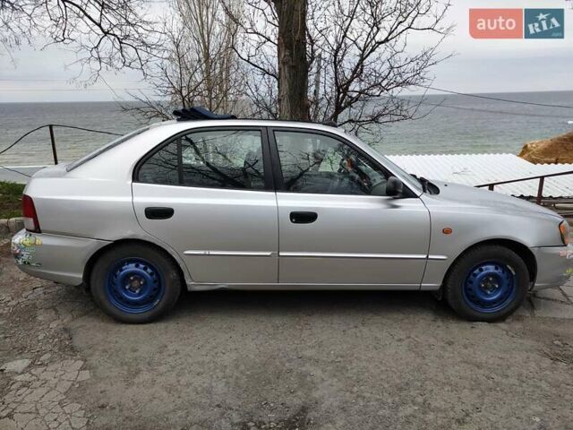 Сірий Хендай Акцент, об'ємом двигуна 1.3 л та пробігом 188 тис. км за 3000 $, фото 2 на Automoto.ua