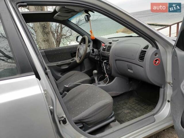 Сірий Хендай Акцент, об'ємом двигуна 1.3 л та пробігом 188 тис. км за 3000 $, фото 1 на Automoto.ua