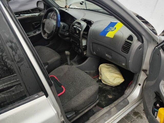 Серый Хендай Акцент, объемом двигателя 1.6 л и пробегом 480 тыс. км за 1200 $, фото 8 на Automoto.ua