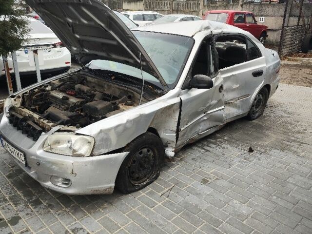 Серый Хендай Акцент, объемом двигателя 1.6 л и пробегом 480 тыс. км за 1200 $, фото 5 на Automoto.ua