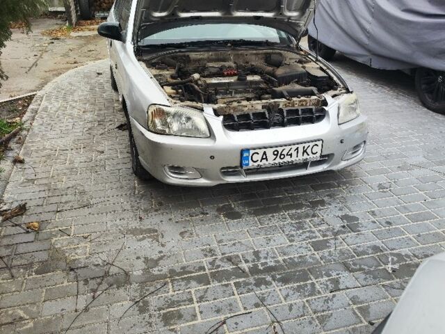 Серый Хендай Акцент, объемом двигателя 1.6 л и пробегом 480 тыс. км за 1200 $, фото 1 на Automoto.ua