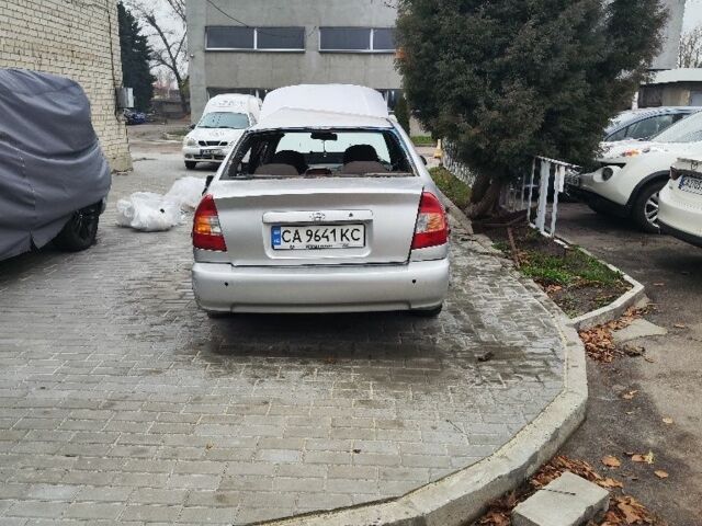 Серый Хендай Акцент, объемом двигателя 1.6 л и пробегом 480 тыс. км за 1200 $, фото 3 на Automoto.ua