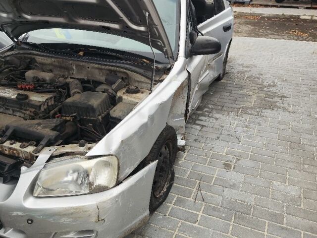 Серый Хендай Акцент, объемом двигателя 1.6 л и пробегом 480 тыс. км за 1200 $, фото 7 на Automoto.ua