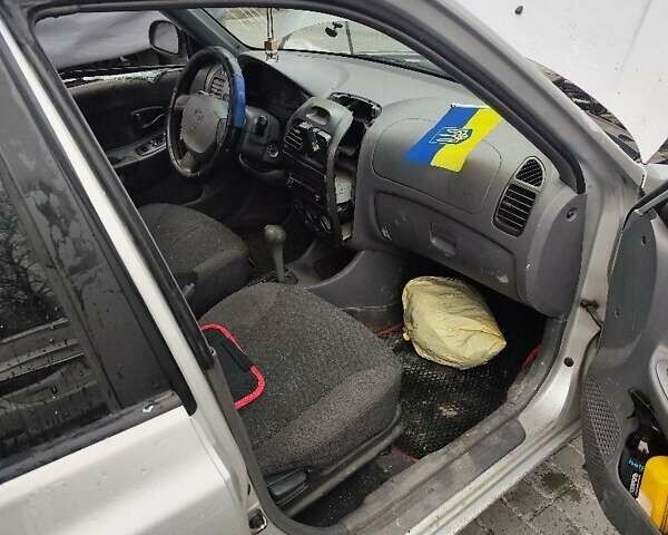 Серый Хендай Акцент, объемом двигателя 1.6 л и пробегом 480 тыс. км за 1200 $, фото 7 на Automoto.ua