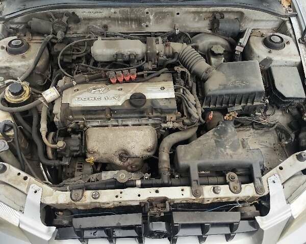 Серый Хендай Акцент, объемом двигателя 1.6 л и пробегом 480 тыс. км за 1200 $, фото 1 на Automoto.ua