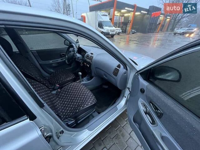 Сірий Хендай Акцент, об'ємом двигуна 1.49 л та пробігом 323 тис. км за 3199 $, фото 9 на Automoto.ua