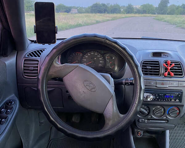 Серый Хендай Акцент, объемом двигателя 1.34 л и пробегом 306 тыс. км за 2635 $, фото 8 на Automoto.ua