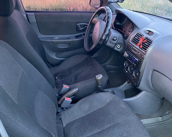 Серый Хендай Акцент, объемом двигателя 1.34 л и пробегом 306 тыс. км за 2635 $, фото 5 на Automoto.ua