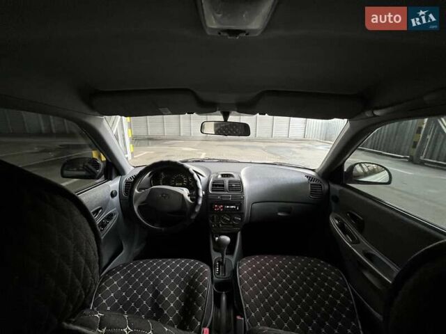 Сірий Хендай Акцент, об'ємом двигуна 1.49 л та пробігом 323 тис. км за 3599 $, фото 9 на Automoto.ua