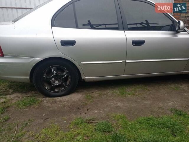 Серый Хендай Акцент, объемом двигателя 1.6 л и пробегом 330 тыс. км за 1500 $, фото 16 на Automoto.ua