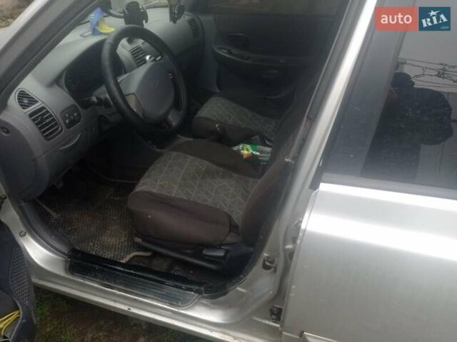 Серый Хендай Акцент, объемом двигателя 1.6 л и пробегом 330 тыс. км за 1500 $, фото 20 на Automoto.ua