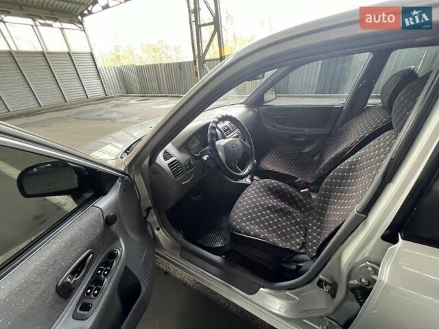 Сірий Хендай Акцент, об'ємом двигуна 1.49 л та пробігом 323 тис. км за 3599 $, фото 10 на Automoto.ua