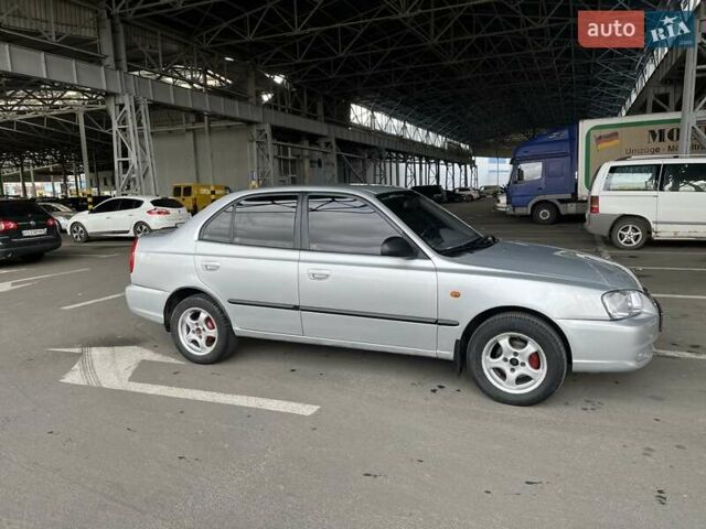 Сірий Хендай Акцент, об'ємом двигуна 1.49 л та пробігом 323 тис. км за 3599 $, фото 2 на Automoto.ua