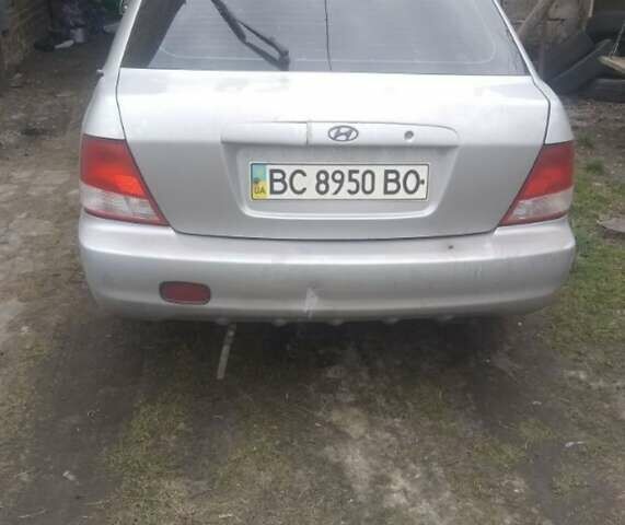 Серый Хендай Акцент, объемом двигателя 1.6 л и пробегом 330 тыс. км за 1500 $, фото 4 на Automoto.ua