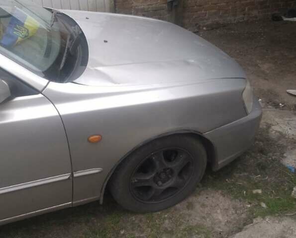 Серый Хендай Акцент, объемом двигателя 1.6 л и пробегом 330 тыс. км за 1500 $, фото 3 на Automoto.ua