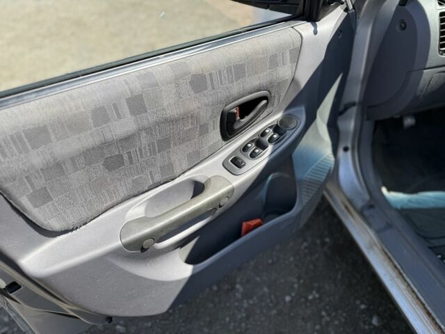 Серый Хендай Акцент, объемом двигателя 1.3 л и пробегом 229 тыс. км за 2200 $, фото 9 на Automoto.ua