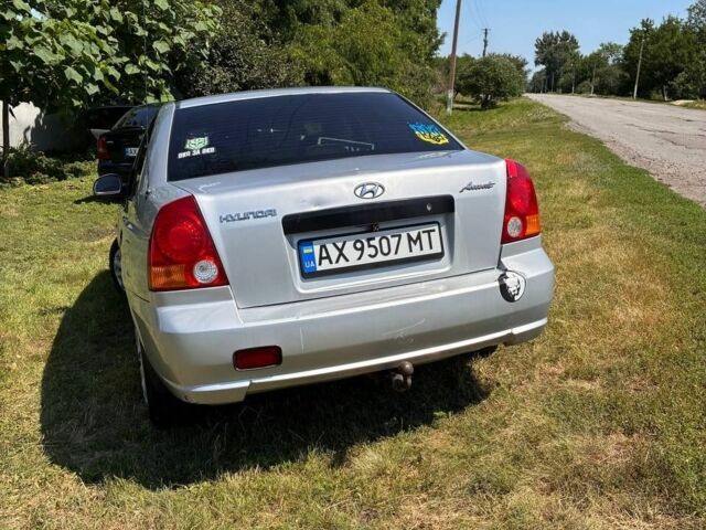 Серый Хендай Акцент, объемом двигателя 1.3 л и пробегом 300 тыс. км за 2800 $, фото 6 на Automoto.ua