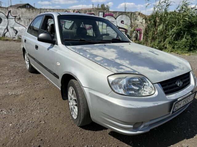 Серый Хендай Акцент, объемом двигателя 1.3 л и пробегом 229 тыс. км за 2200 $, фото 2 на Automoto.ua