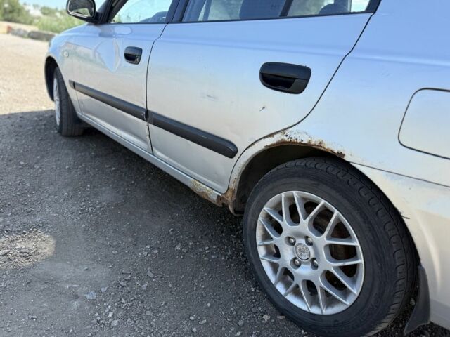 Серый Хендай Акцент, объемом двигателя 1.3 л и пробегом 229 тыс. км за 2200 $, фото 6 на Automoto.ua